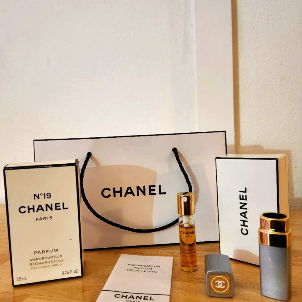 CHANEL N°19 pocket spray parfum